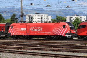 1116 251 Siemens ES 64 U2 operated by Österreichische Bundesbahnen