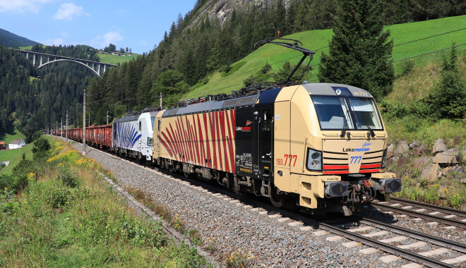 Siemens Vectron Ms Operated By Lokomotion Gesellschaft F R